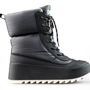 NEWWITHTAG beautiful comfy boot original $180 Sz 8 in women. #bloomingdales #NWT